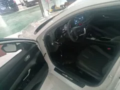 2022 Hyundai Elantra 1.5L CVT LUX Premium, белый — фото 16