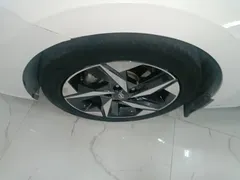 2022 Hyundai Elantra 1.5L CVT LUX Premium, белый — фото 23