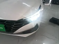 2022 Hyundai Elantra 1.5L CVT LUX Premium, белый — фото 24