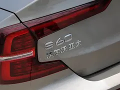 2022 Volvo S60 B4 Luxury — фото 16