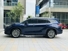 2022 Toyota Highlander Hybrid 2.5L 4WD Premium 7, синий — фото 4