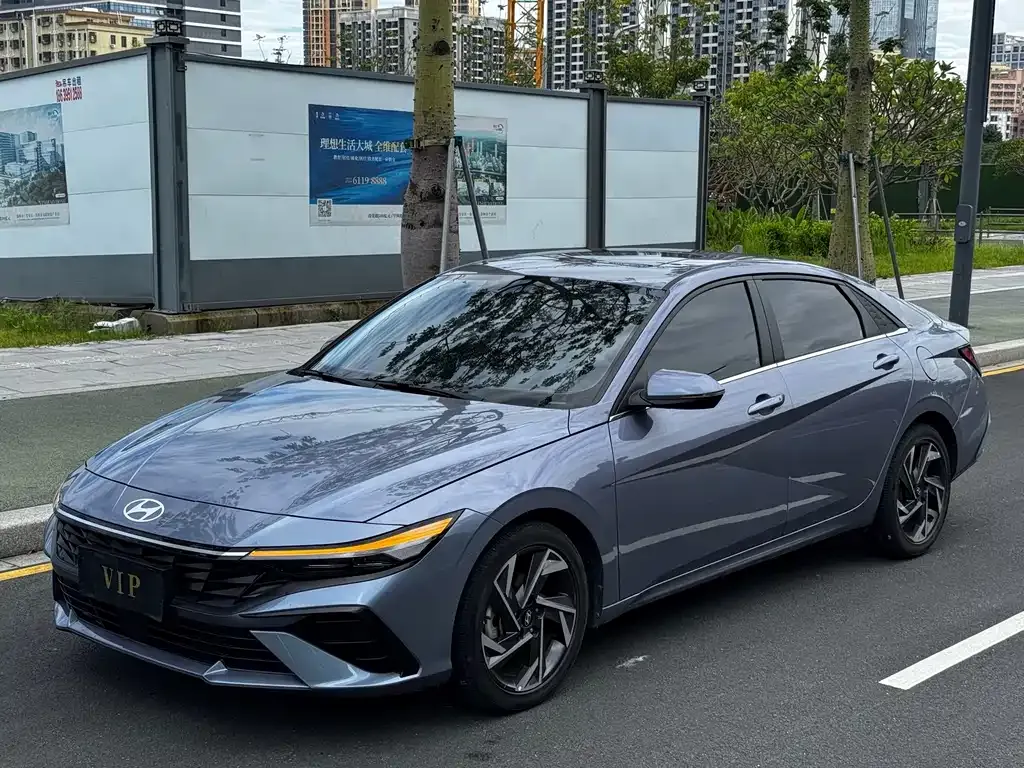2023 Hyundai Elantra 1.5L CVT LUX Premium