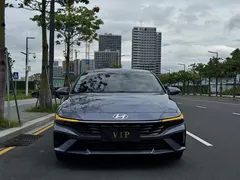 2023 Hyundai Elantra 1.5L CVT LUX Premium, синий — фото 3