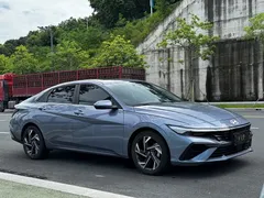 2023 Hyundai Elantra 1.5L CVT LUX Premium, синий — фото 5