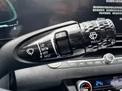 2023 Hyundai Elantra 1.5L CVT LUX Premium, синий — фото 19