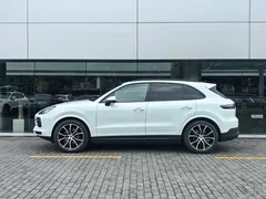 2023 Porsche Cayenne 3.0T Platinum Edition, белый — фото 2
