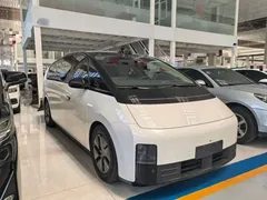 2024 Li Auto MEGA Ultra, белый — фото 4