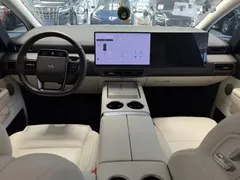2024 Li Auto MEGA Ultra, белый — фото 10
