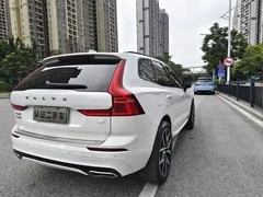 2021 Volvo XC60 T8 PHEV Sport, белый — фото 4