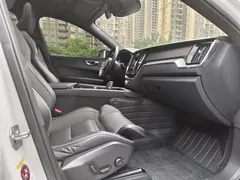2021 Volvo XC60 T8 PHEV Sport, белый — фото 10