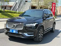 2023 Volvo XC90 B6 Luxury 7, чёрный — фото 1