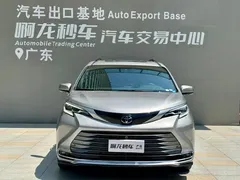 2023 Toyota Sienna 2.5L Hybrid Premium — фото 2