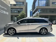 2023 Toyota Sienna 2.5L Hybrid Premium — фото 3