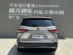 2023 Toyota Sienna 2.5L Hybrid Premium — фото 4