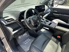 2023 Toyota Sienna 2.5L Hybrid Premium — фото 12