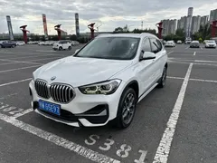 2021 BMW X1, белый — фото 1