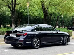 2021 BMW 7 Series 730Li M, чёрный — фото 6