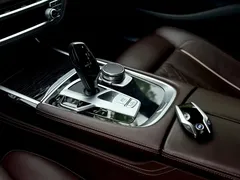 2021 BMW 7 Series 730Li M, чёрный — фото 11