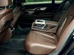 2021 BMW 7 Series 730Li M, чёрный — фото 17