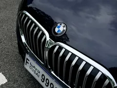 2021 BMW 7 Series 730Li M, чёрный — фото 34
