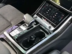 2021 Audi Q8 55 TFSI, чёрный — фото 10