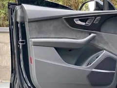 2021 Audi Q8 55 TFSI, чёрный — фото 16
