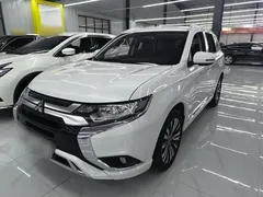2021 Mitsubishi Outlander 2.0L 2WD 5, белый — фото 1