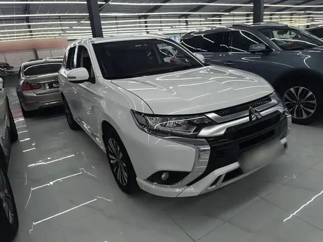 2021 Mitsubishi Outlander 2.0L 2WD 5