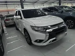2021 Mitsubishi Outlander 2.0L 2WD 5, белый — фото 4