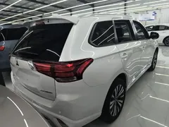 2021 Mitsubishi Outlander 2.0L 2WD 5, белый — фото 7