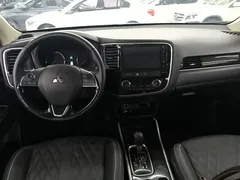 2021 Mitsubishi Outlander 2.0L 2WD 5, белый — фото 10