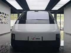 2025 Li Auto MEGA Ultra Smart Refresh, белый — фото 2