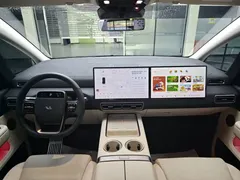 2025 Li Auto MEGA Ultra Smart Refresh, белый — фото 15