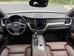2021 Volvo XC60 T5 4WD Luxury, белый — фото 5