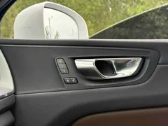 2021 Volvo XC60 T5 4WD Luxury, белый — фото 11