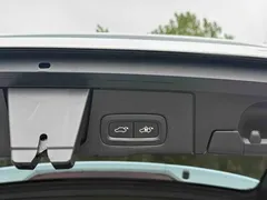 2021 Volvo XC60 T5 4WD Luxury, белый — фото 13