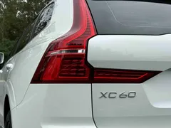 2021 Volvo XC60 T5 4WD Luxury, белый — фото 14