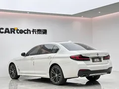 2021 BMW 5 Series 5 530Li M, белый — фото 3