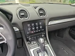 2022 Porsche 718 Boxster 2.0T — фото 12