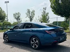 2022 Hyundai Elantra 1.5L CVT LUX Premium, синий — фото 4