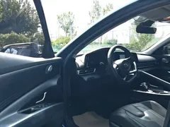 2022 Hyundai Elantra 1.5L CVT LUX Premium, синий — фото 7
