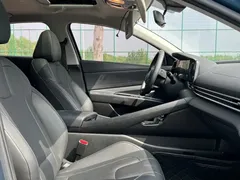 2022 Hyundai Elantra 1.5L CVT LUX Premium, синий — фото 8