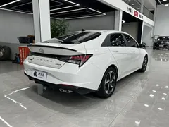 2021 Hyundai Elantra 240TGDi DCT LUX Premium, белый — фото 4