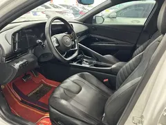 2021 Hyundai Elantra 240TGDi DCT LUX Premium, белый — фото 7