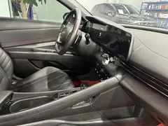 2021 Hyundai Elantra 240TGDi DCT LUX Premium, белый — фото 13