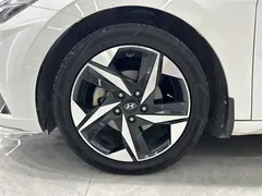 2021 Hyundai Elantra 240TGDi DCT LUX Premium, белый — фото 16