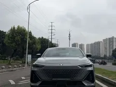 2022 Changan UNI-V 1.5T — фото 2