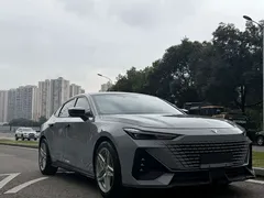 2022 Changan UNI-V 1.5T — фото 4