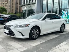 2022 Lexus ES 300h, белый — фото 1