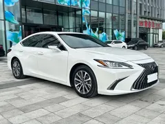 2022 Lexus ES 300h, белый — фото 3